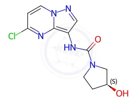 Chemical structure of (3S)-N-(5-Chloropyrazolo[1,5-a]pyrimidin-3-yl)-3-hydroxy-1-pyrrolidinecarboxamide